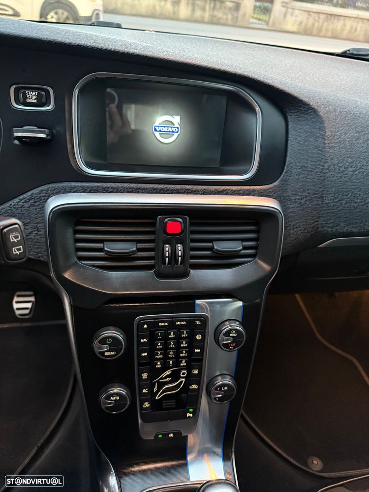 Volvo V40 D2 R Design - 32