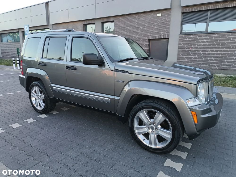 Jeep Liberty - 2