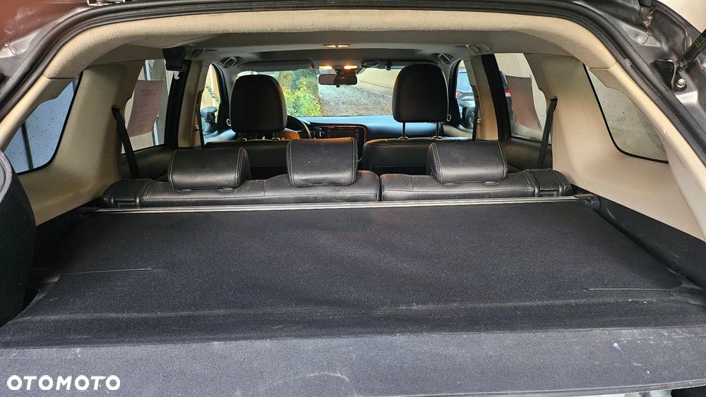 Mitsubishi Outlander 2.0 4WD Plug-In Hybrid Plus - 22