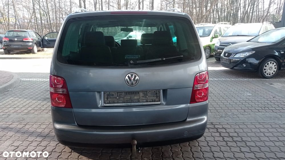 Volkswagen Touran 1.6 FSI Trendline - 15