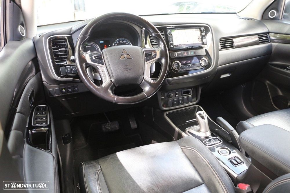 Mitsubishi Outlander 2.0 MIVEC Instyle Navi+ - 18