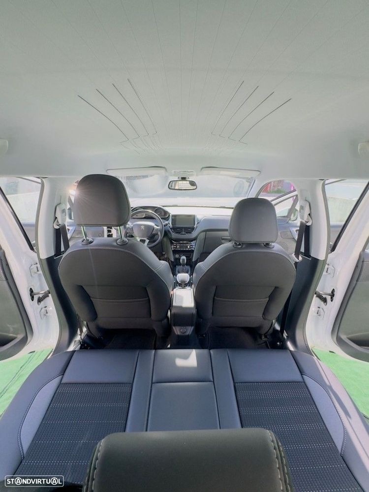 Peugeot 2008 1.2 PureTech Allure - 15