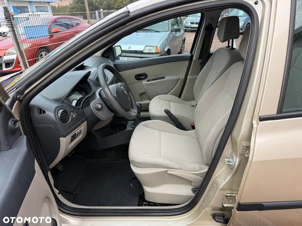 Renault Clio 1.2 16V Confort Dynamique - 10