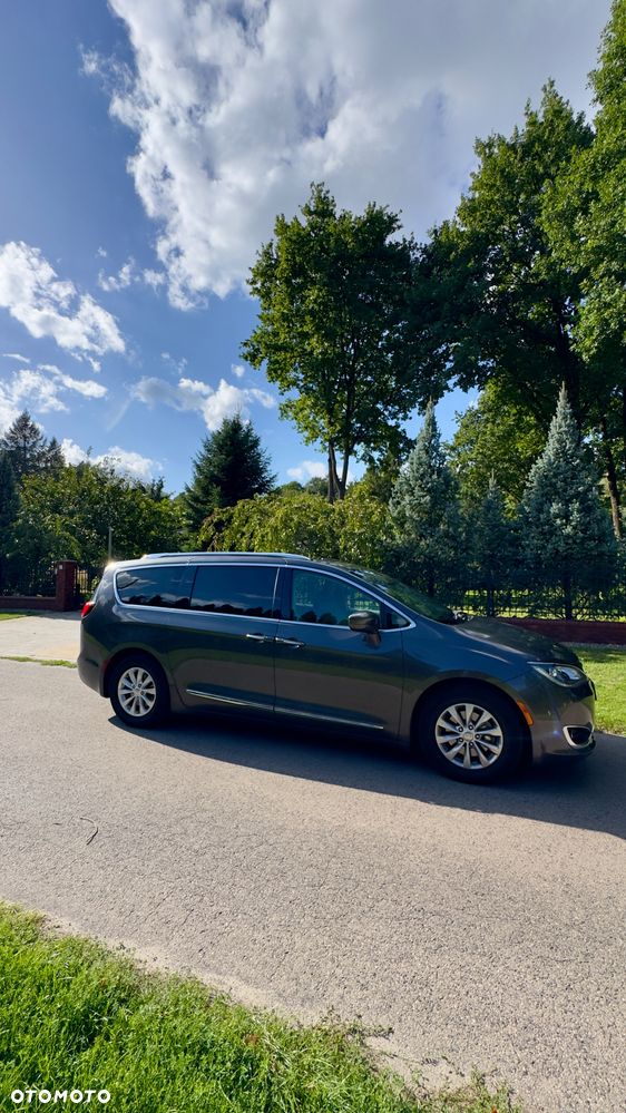 Chrysler Pacifica - 31