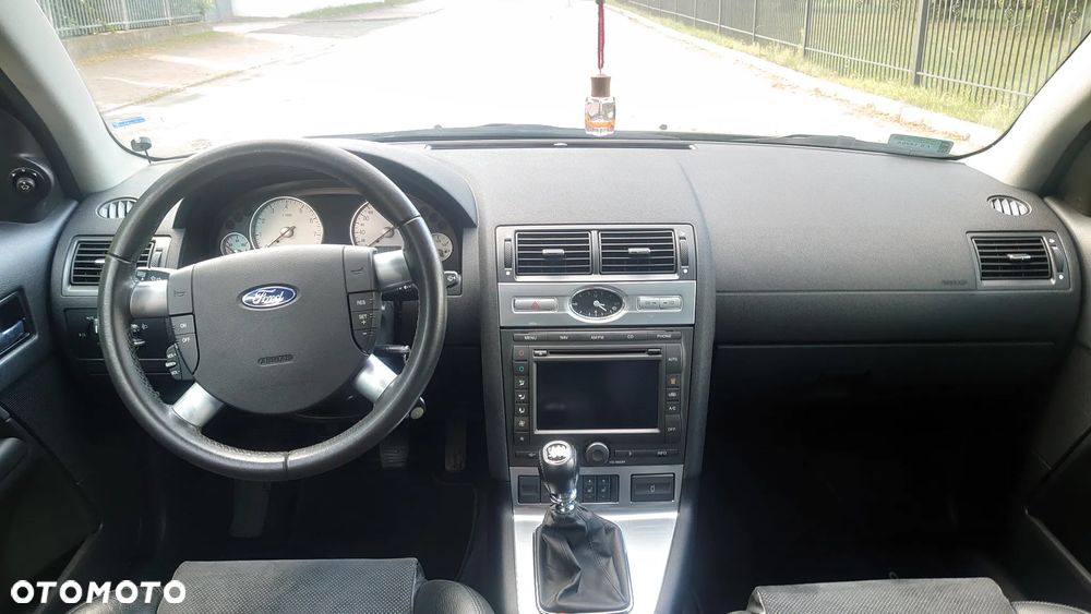 Ford Mondeo 3.0 V6 Titanium X - 12