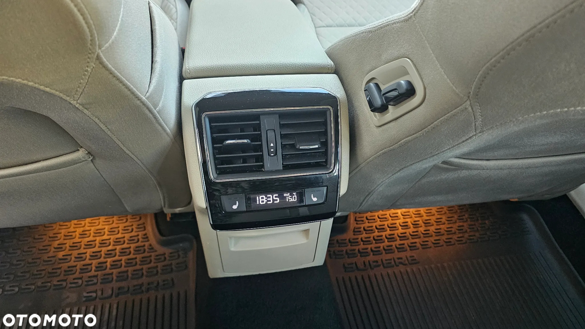 Skoda Superb 2.0 TDI Style DSG - 11