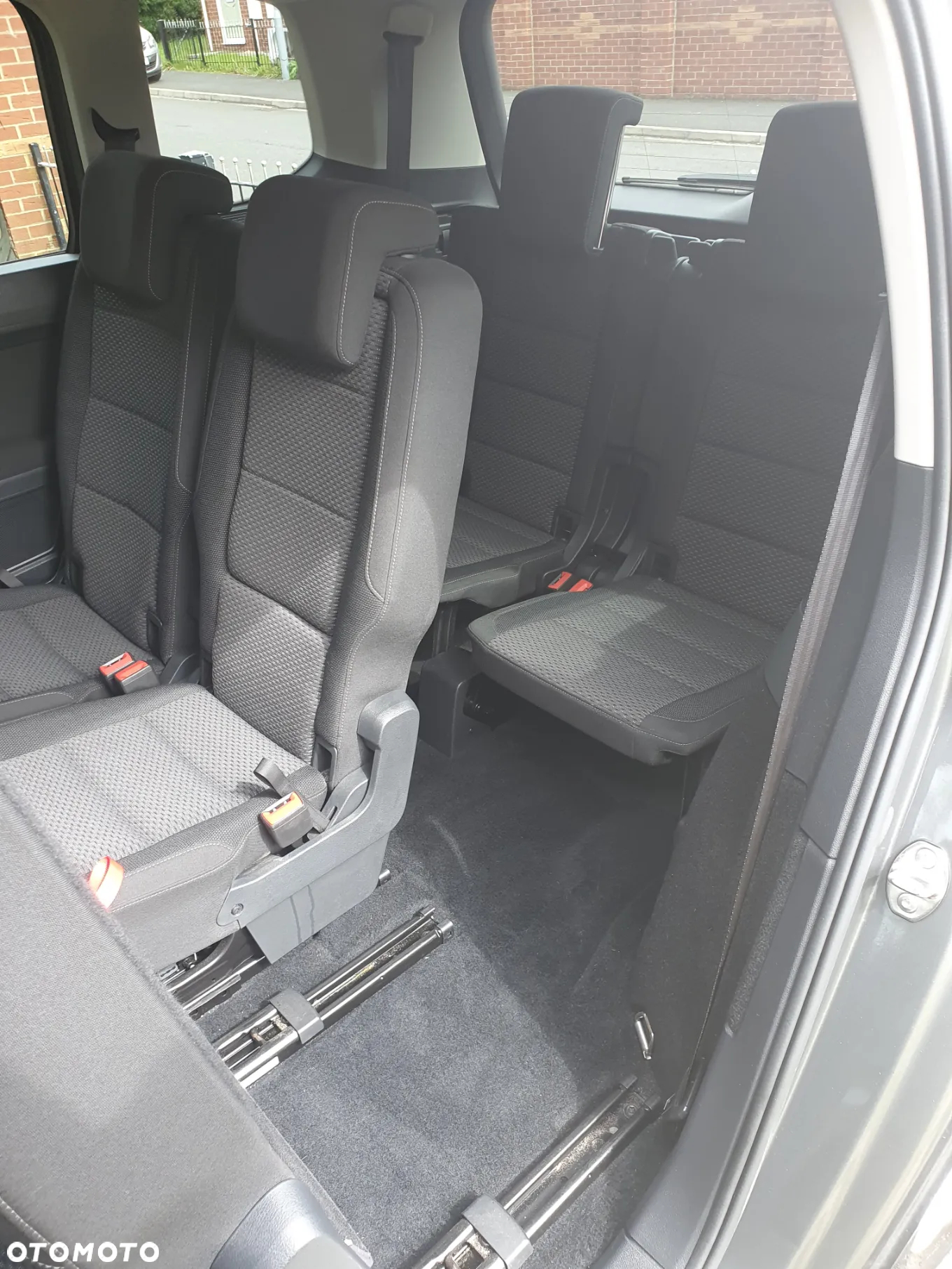 Volkswagen Touran - 14