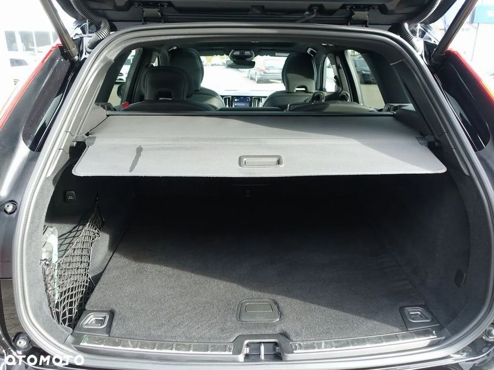 Volvo XC 60 B5 B AWD Plus Black Edition - 9
