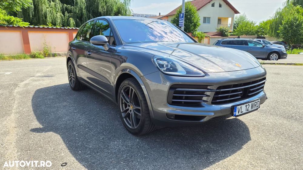 Porsche Cayenne - 1