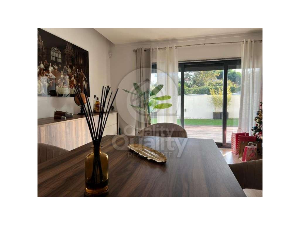 Moradia Isolada T4 em Santo António da Charneca - Grande imagem: 4/26