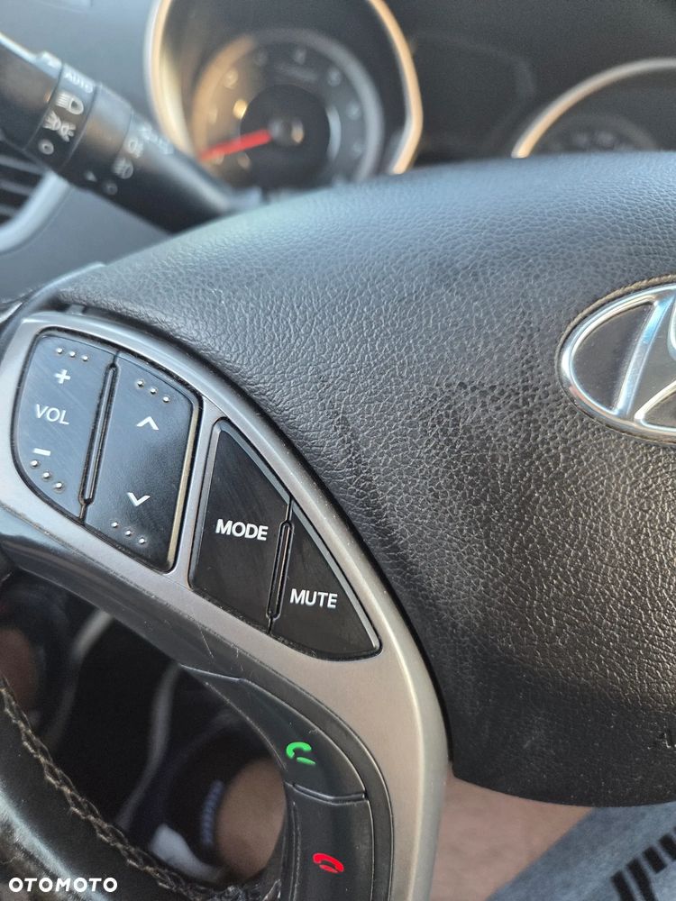 Hyundai Elantra 1.6 Comfort - 14