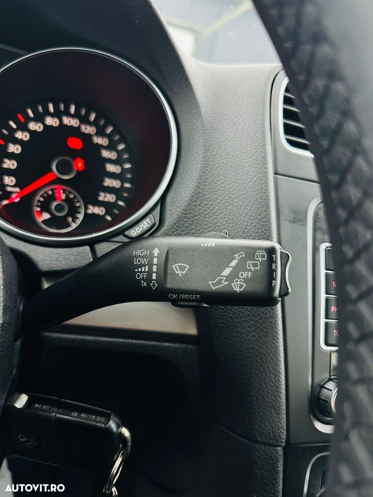 Volkswagen Golf 1.6 TDI DPF BlueMotion - 27