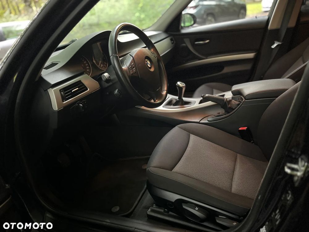 BMW Seria 3 320i - 9