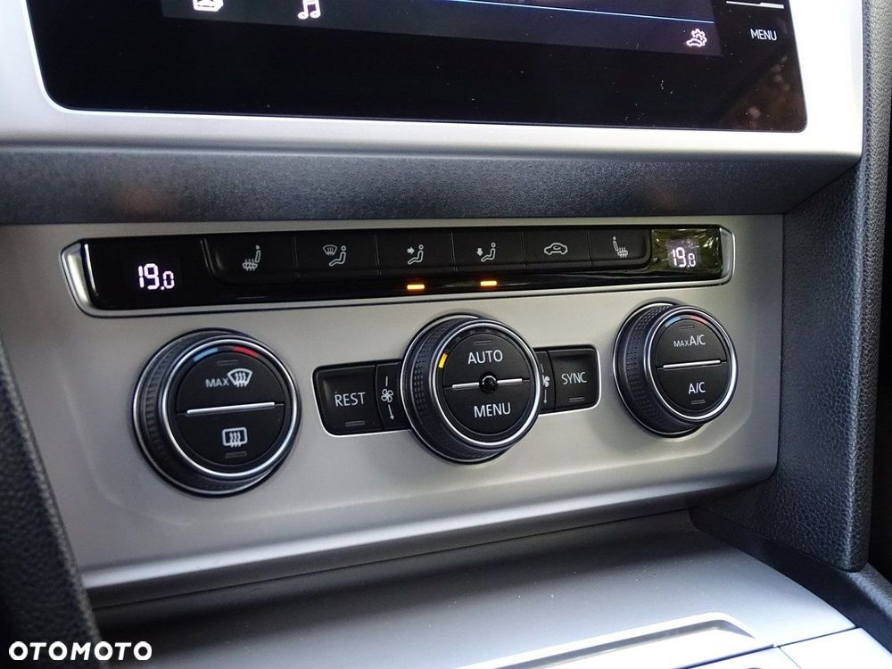 Volkswagen Passat - 35