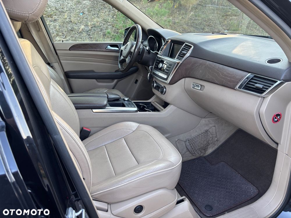 Mercedes-Benz ML - 26