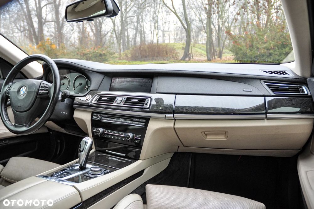 BMW Seria 7 750Li - 11
