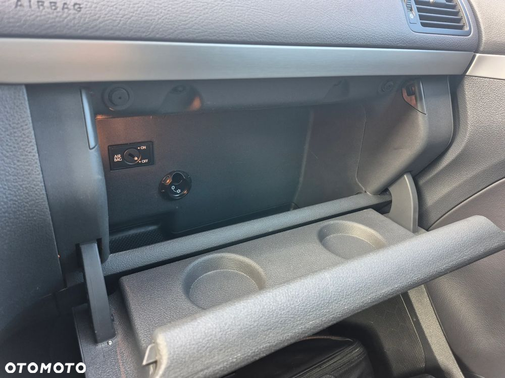 Volkswagen Touran 2.0 TDI DPF BlueMotion Technology DSG Comfortline - 22