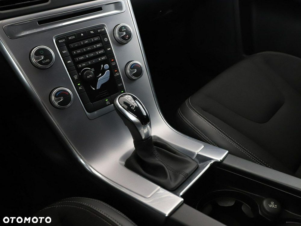 Volvo XC 60 D3 Geartronic Momentum - 27