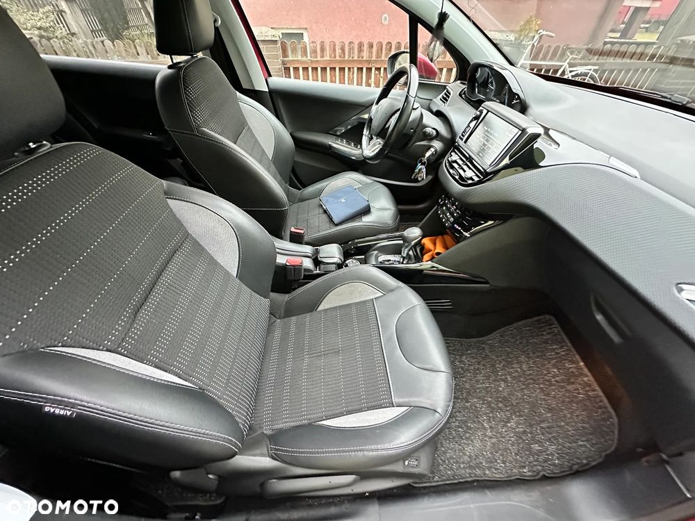 Peugeot 2008 1.2 Pure Tech GPF Allure S&S EAT6 - 16