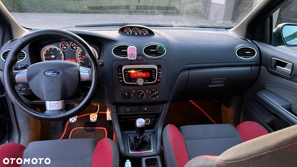 Ford Focus 2.5 ST - 16