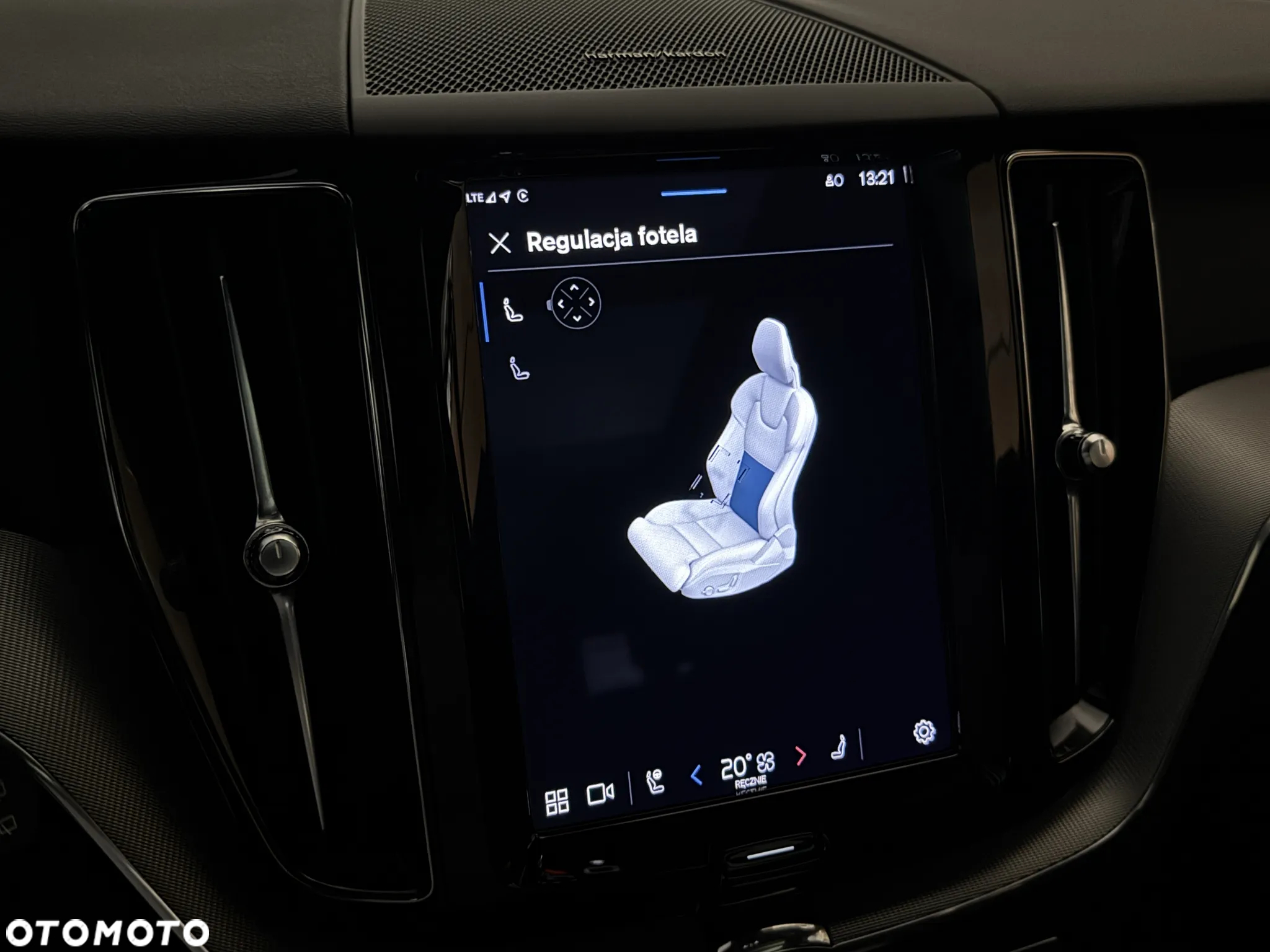 Volvo XC 60 B4 D Plus Dark - 38