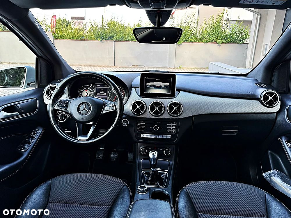 Mercedes-Benz Klasa B 180 AMG Line - 20