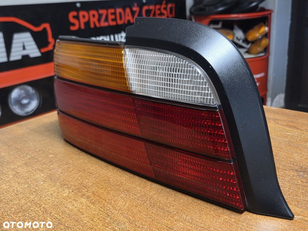 BMW E36 Coupe Lampa Tył Tylna Lewa Oryginał Ładny Stan Kompletna z Żarówkami Oryginał BMW - 3