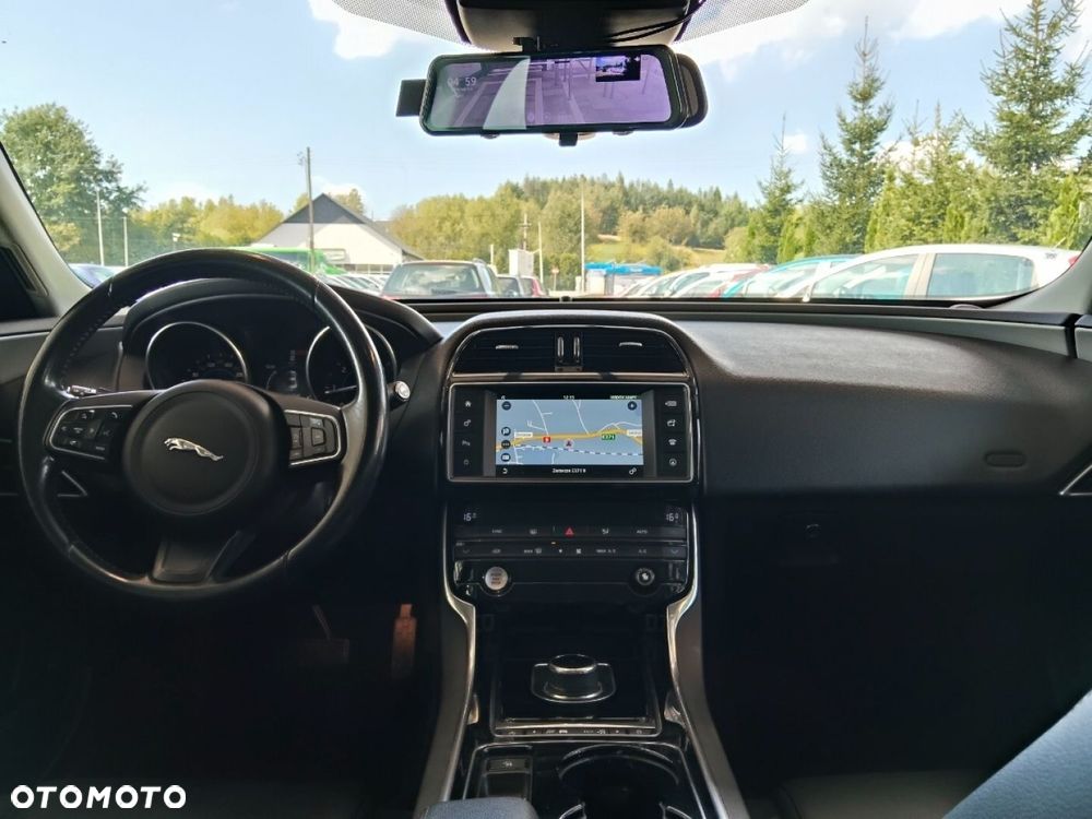 Jaguar XE - 6