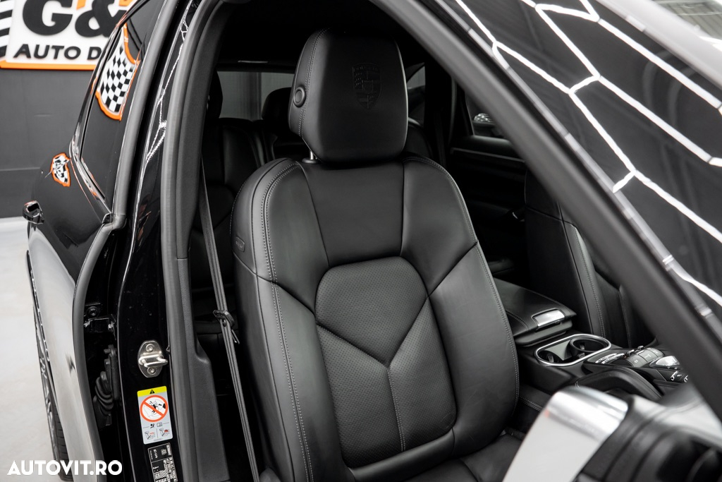 Porsche Cayenne S Diesel Platinum Edition - 13