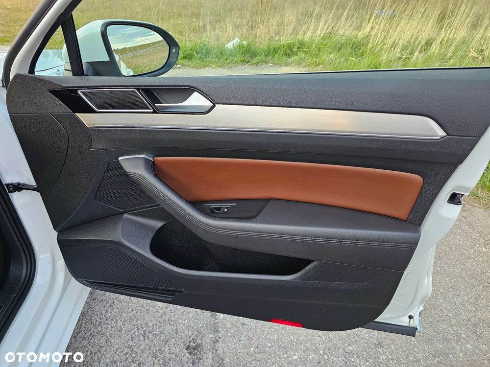 Volkswagen Passat 1.8 TSI BMT Highline - 26