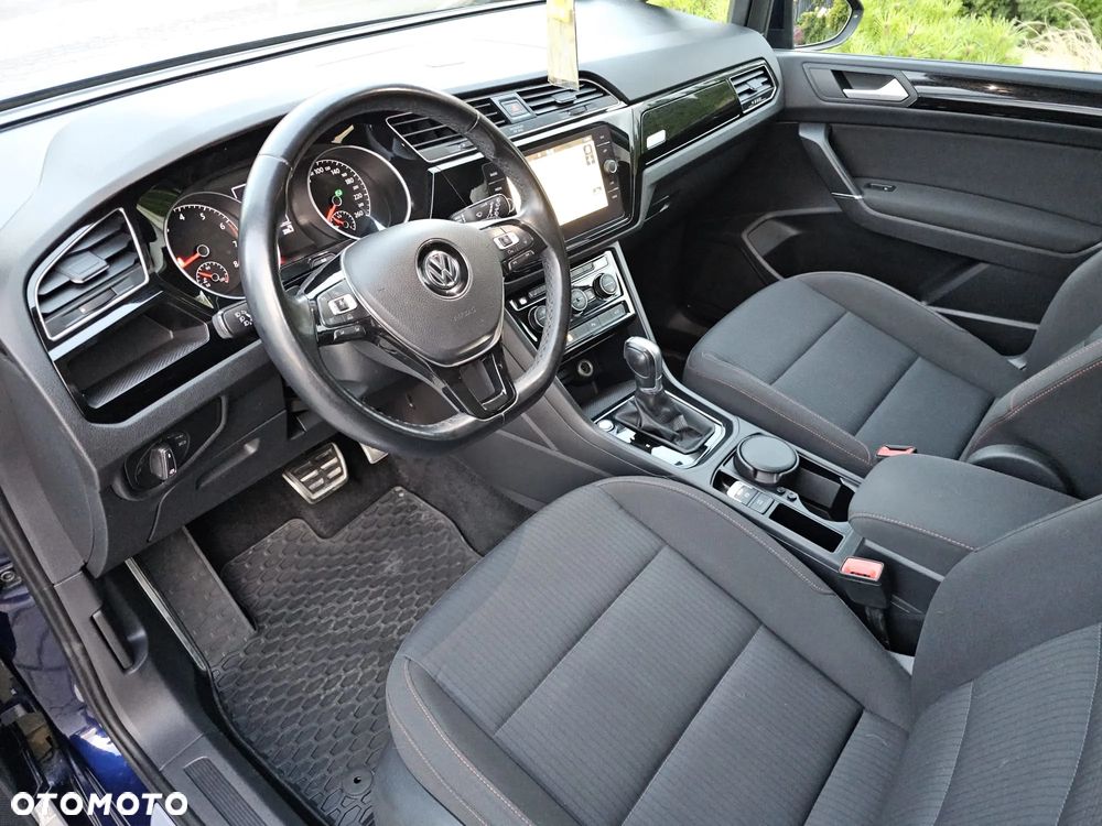 Volkswagen Touran - 11