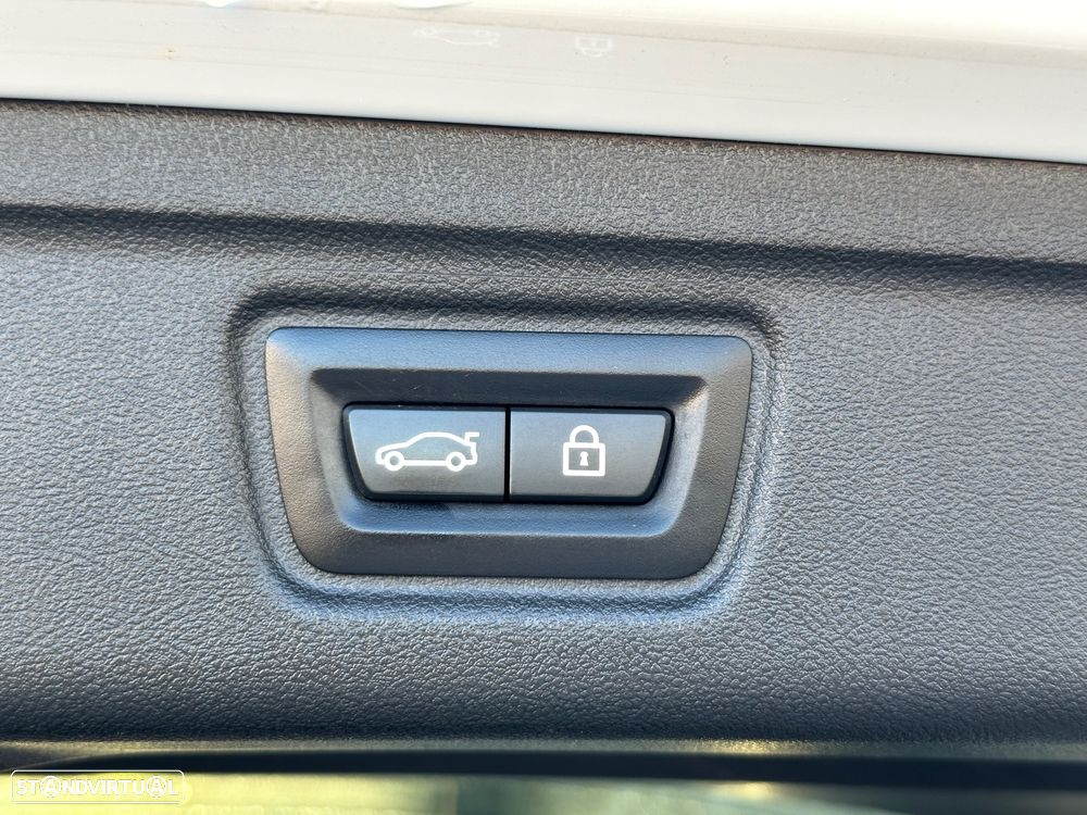 BMW 330 e Aut. Sport Line - 42