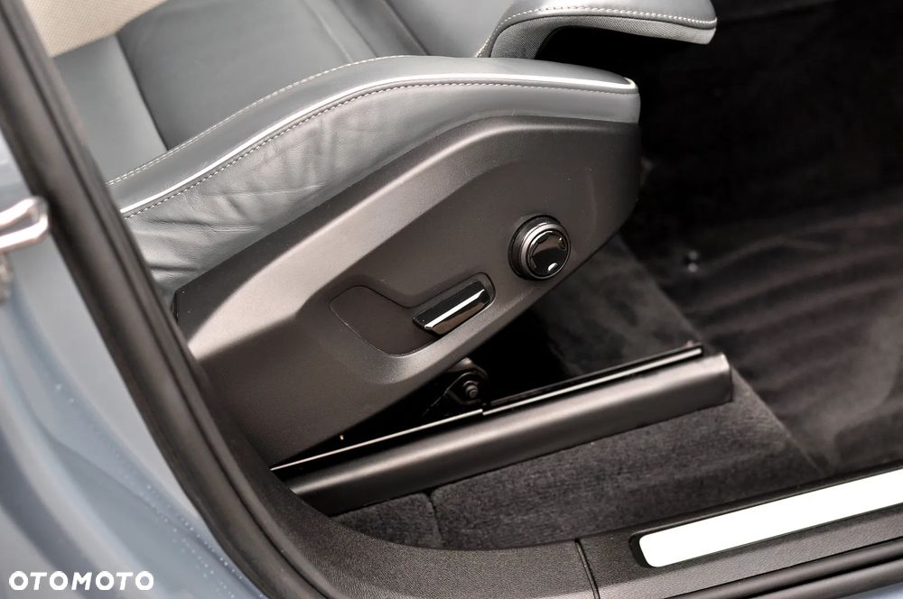 Volvo XC 60 T6 AWD Recharge Geartronic RDesign - 25