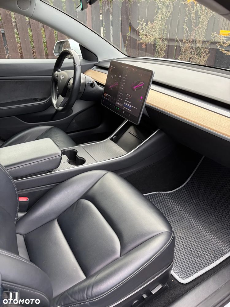 Tesla Model 3 - 12