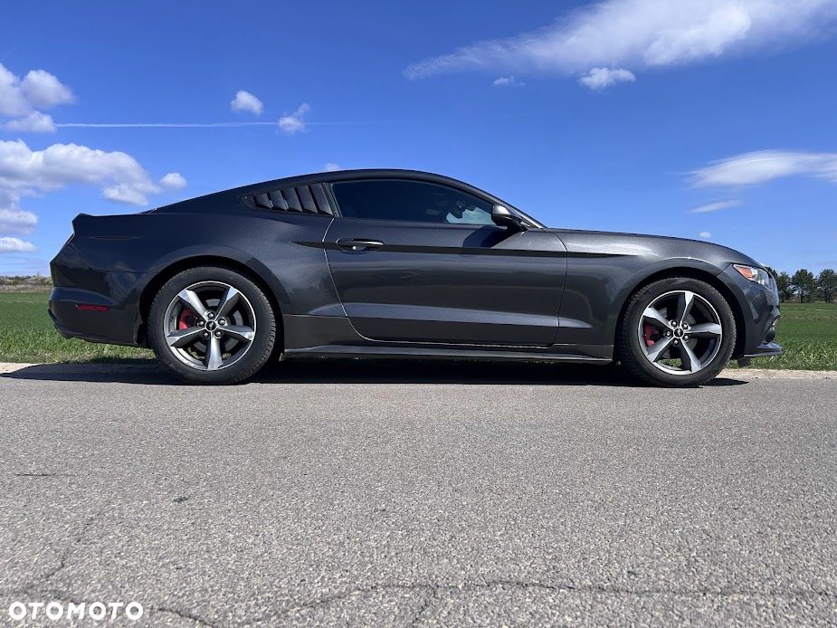 Ford Mustang - 2