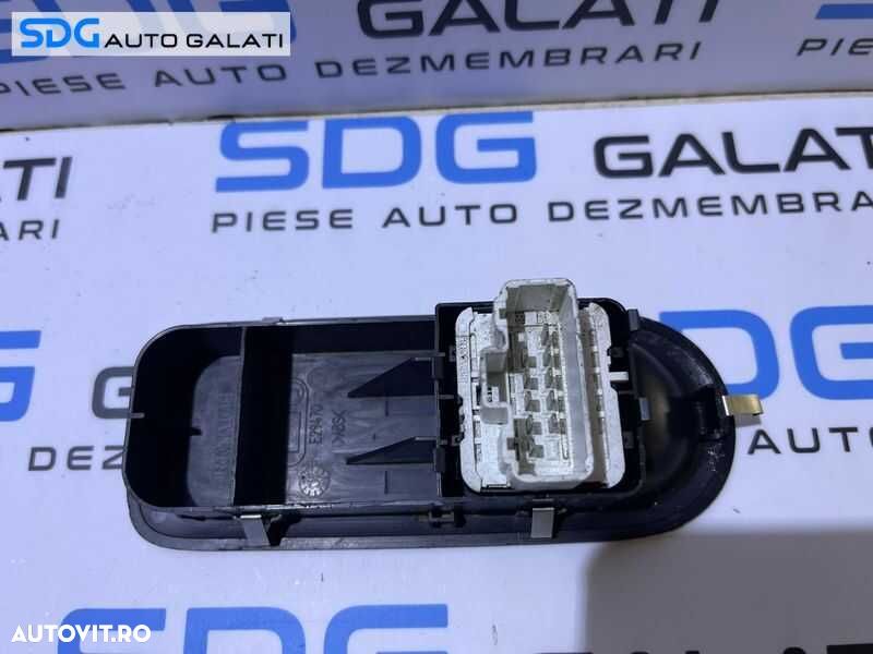 Panou Consola Comanda Buton Butoane Geamuri Renault Clio 3 2005 - 2014 Cod 8200356520 - 2