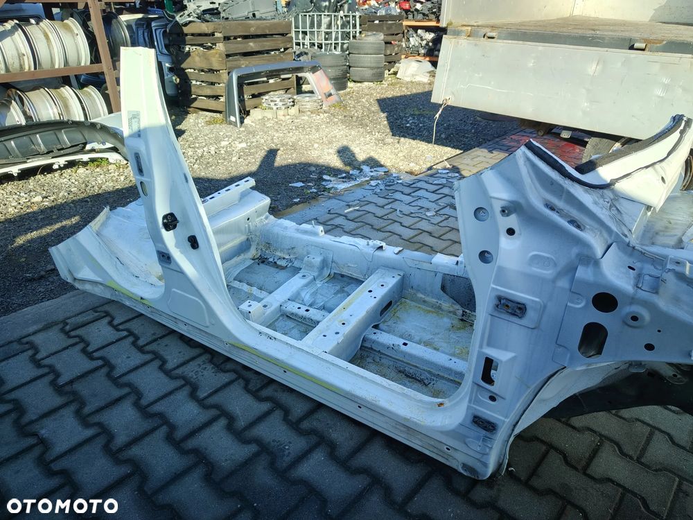 Nissan Juke F15 lewy prawy prog slupek cwiartka - 1