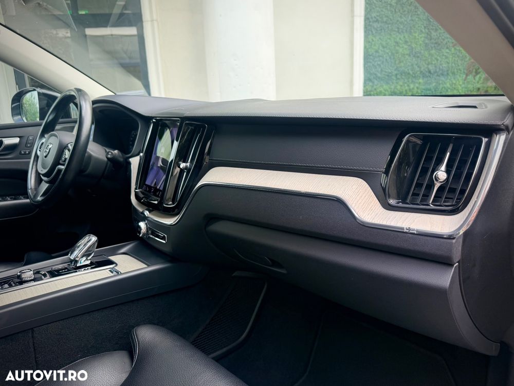 Volvo XC 60 B4 D AWD Plus Dark - 10