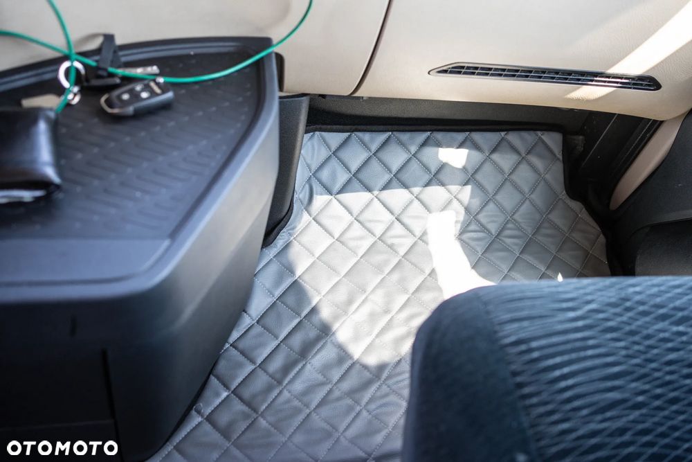 Mercedes-Benz ACTROS - 8