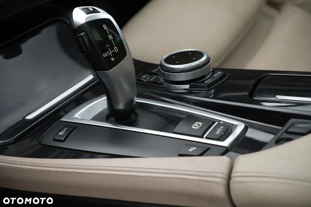 BMW Seria 5 520d Luxury Line - 28