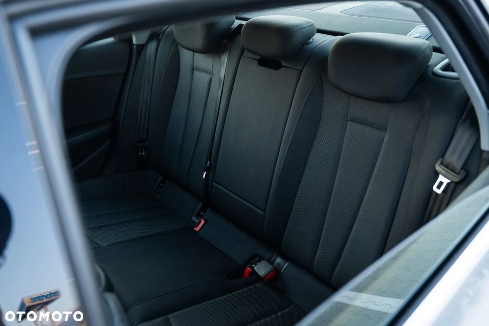 Audi A4 Limousine 35 TFSI mHEV S Line S tronic - 18