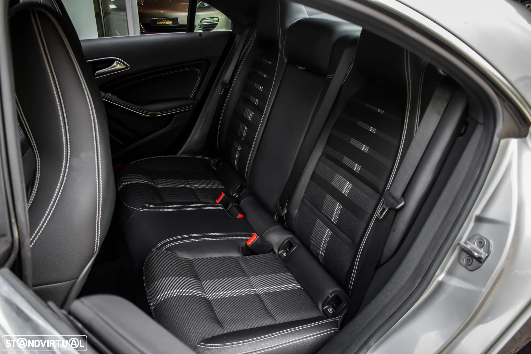 Mercedes-Benz CLA 180 d Urban Aut. - 32