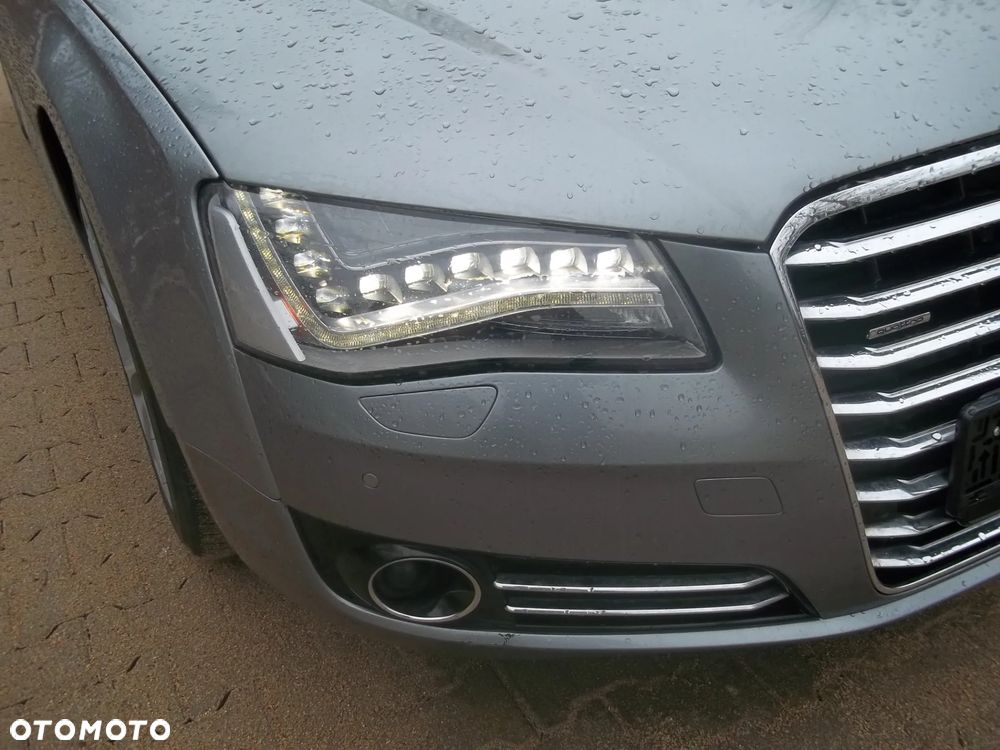 Audi A8 4.2 L Quattro - 10