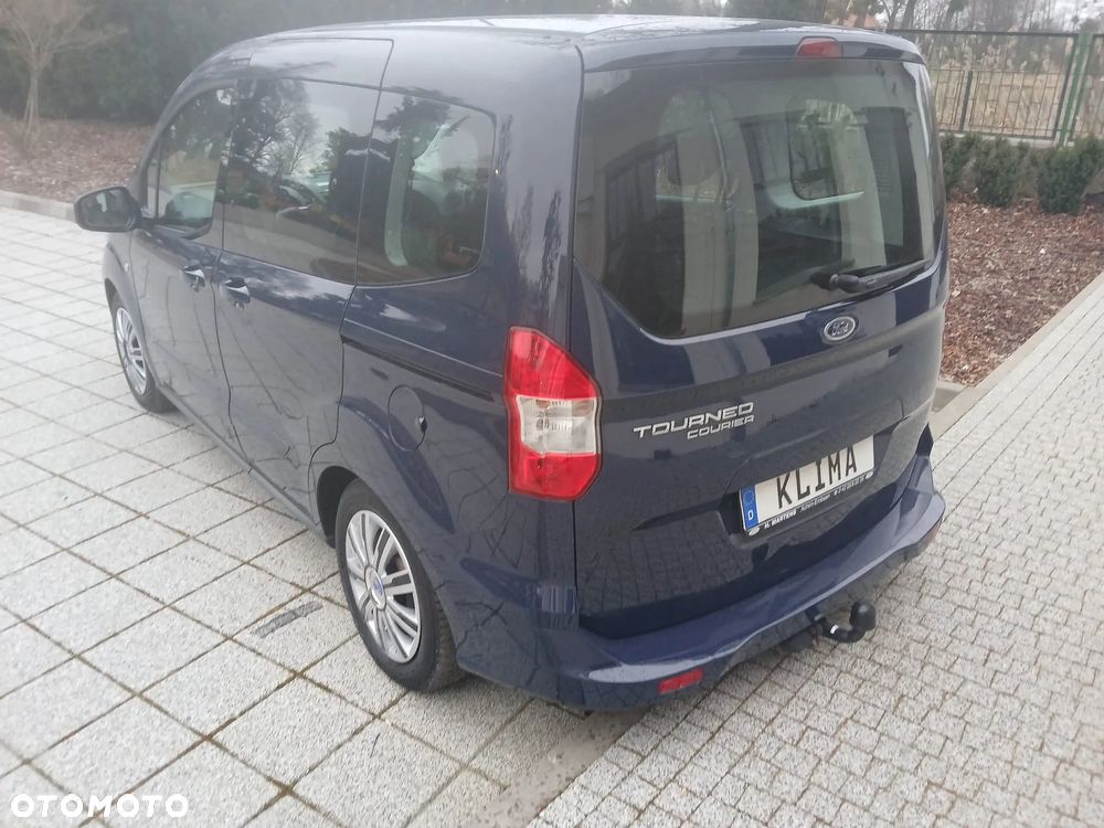 Ford Tourneo Courier - 10