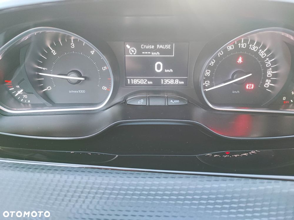 Peugeot 2008 BlueHDi 100 STOP & START Style - 8