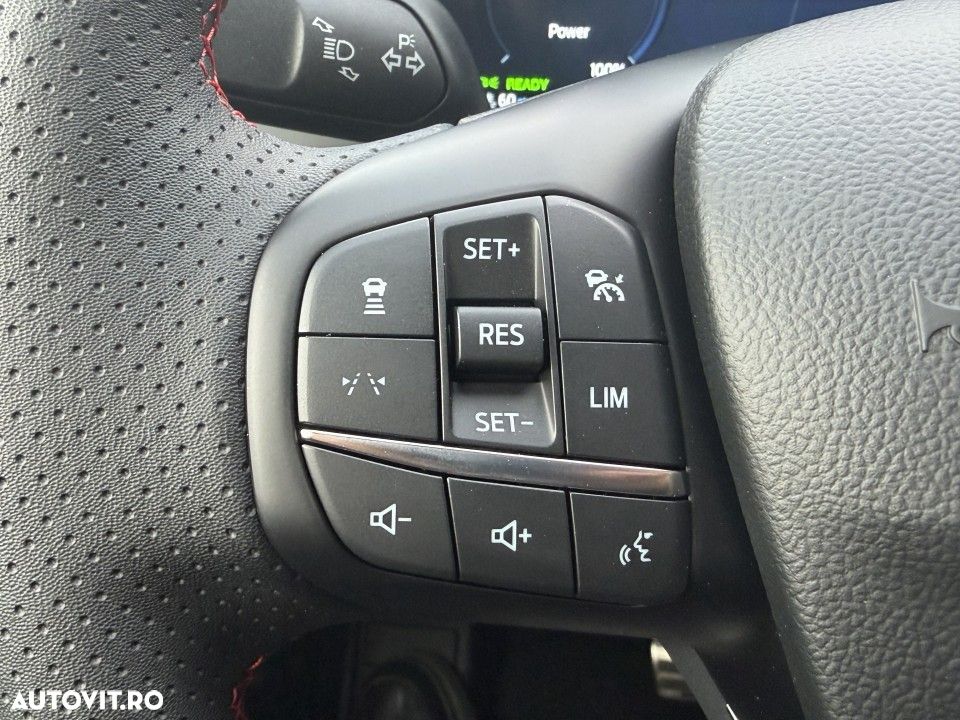 Ford Kuga 2.5 Duratec FWD PHEV ST-Line X - 32