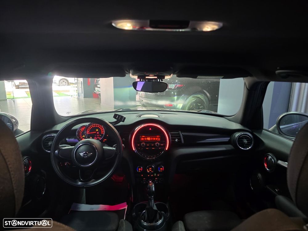 MINI 5 Portas Cooper D Auto - 9