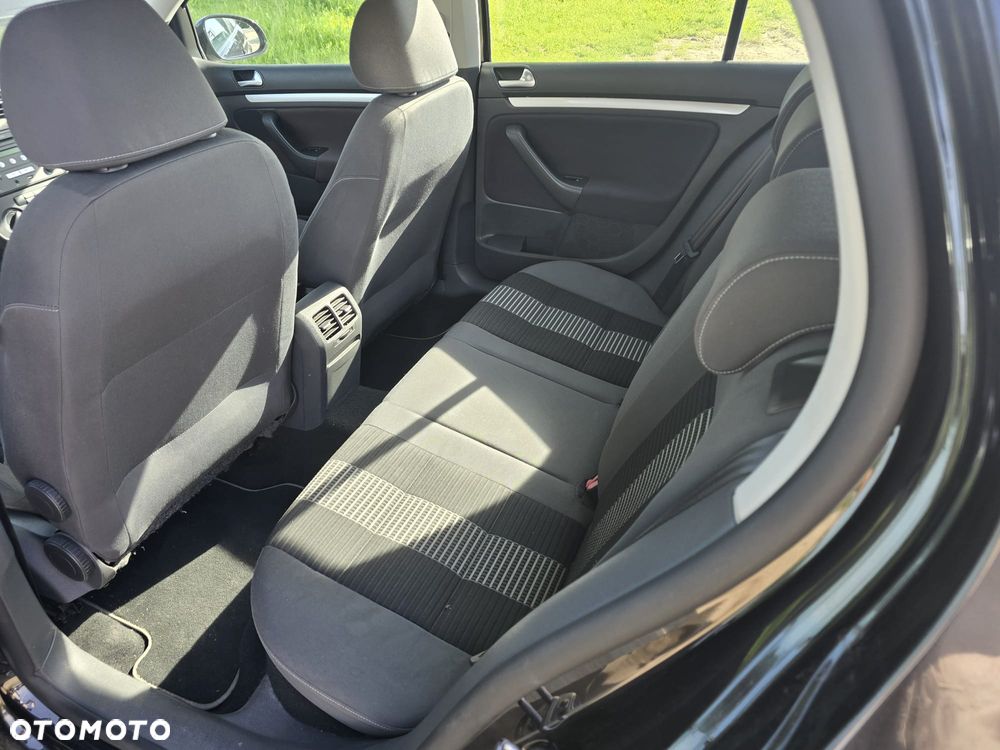 Volkswagen Golf 1.6 FSI United - 11