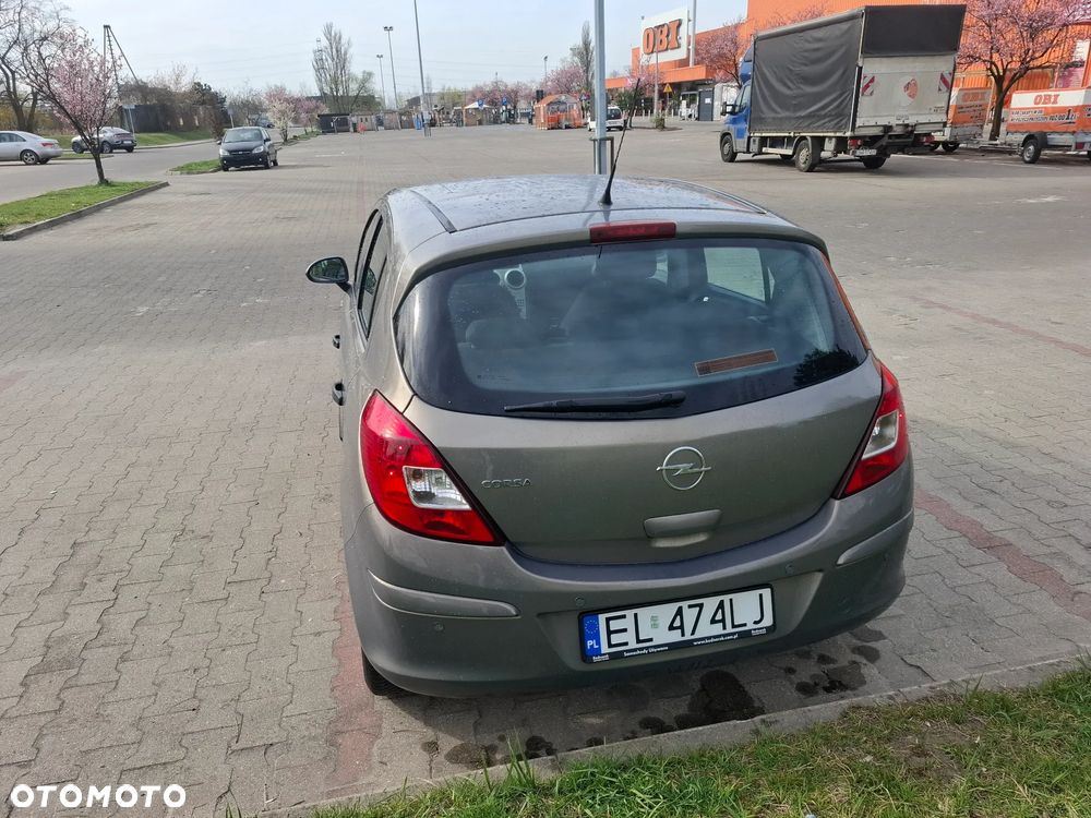 Opel Corsa 1.2 16V Essentia - 4