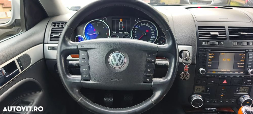 Volkswagen Touareg 3.0 V6 TDI DPF Exclusive Edition - 31